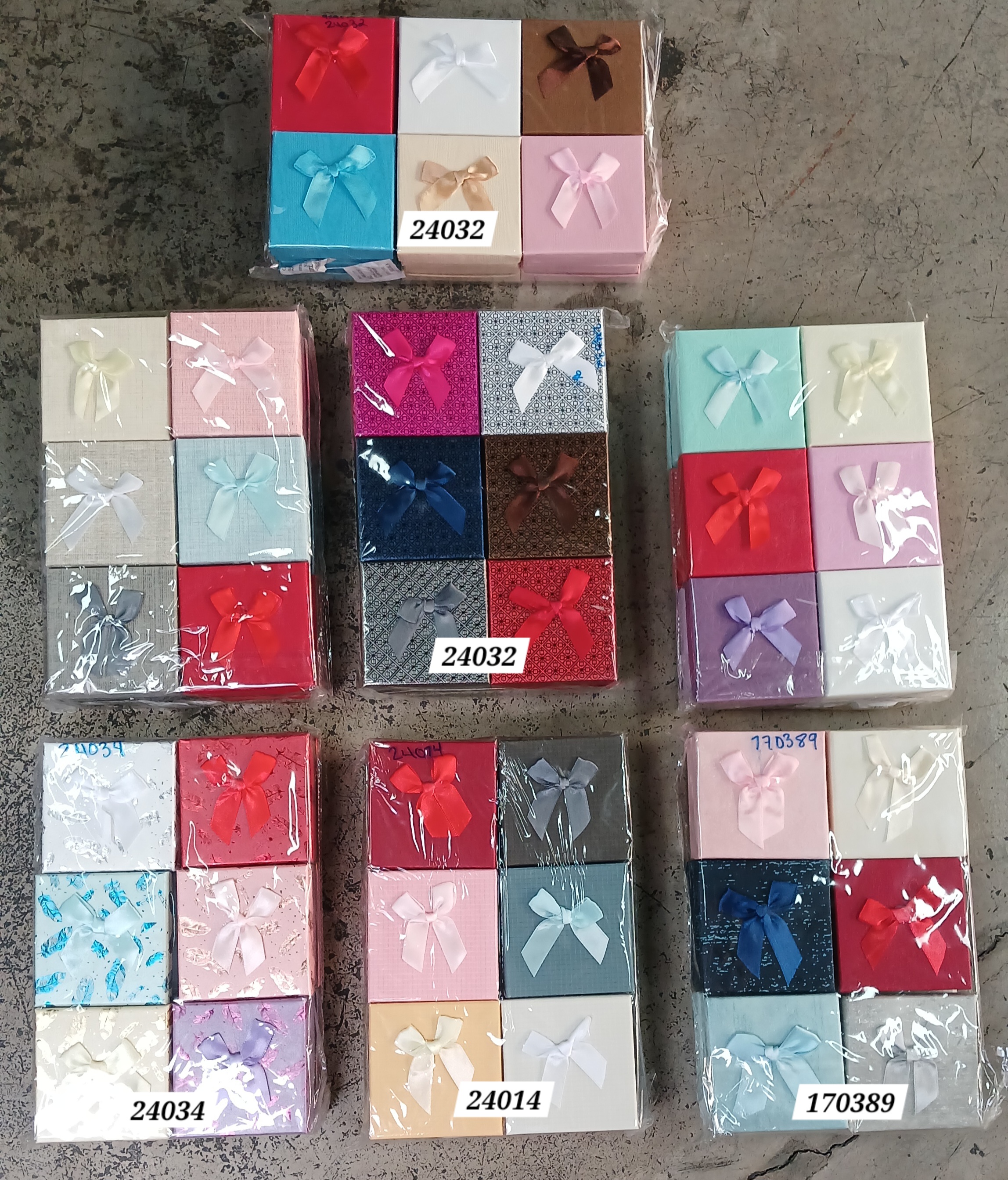 CAJA PARA REGALO 9X9CM