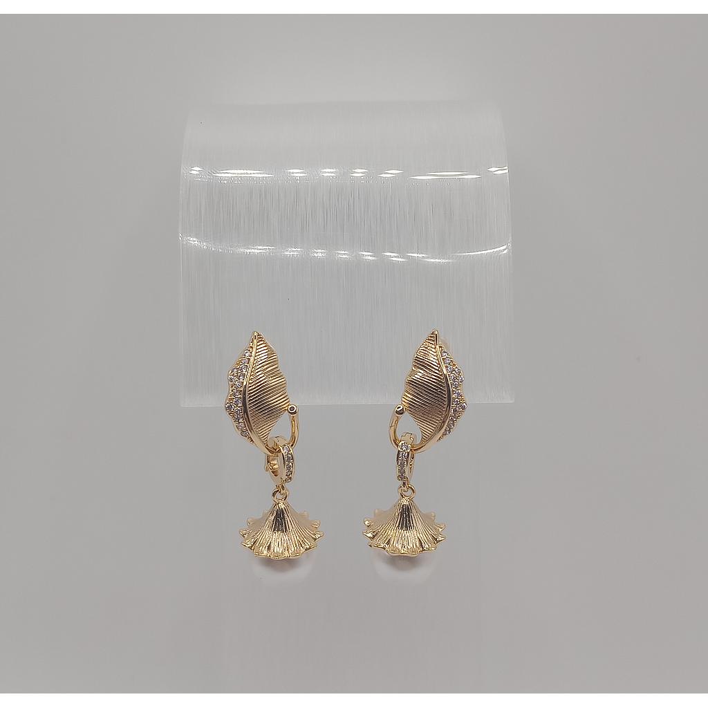 ARETE CON PERLA DE ELECTROENCHAPADO 18K