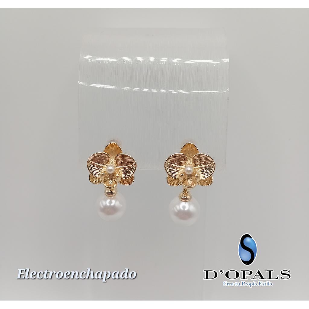 ARETE DE FLOR CON PERLA ELECTROENCHAPADO 18K