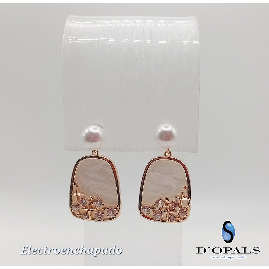 ARETE CON PERLA Y CONCHA NACAR DE ELECTROENCHAPADO 18K