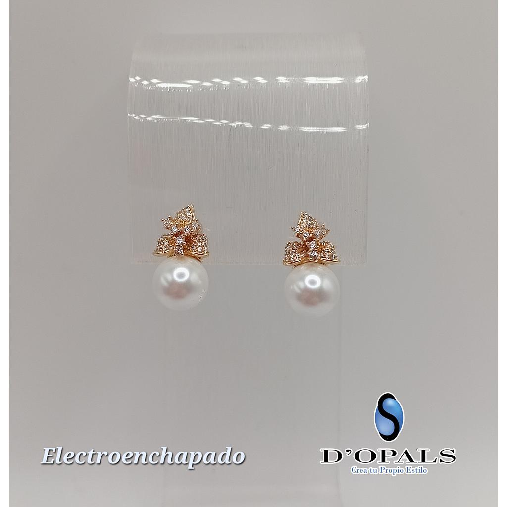 ARETE DE FLOR CON PERLA ELECTROENCHAPADO 18K