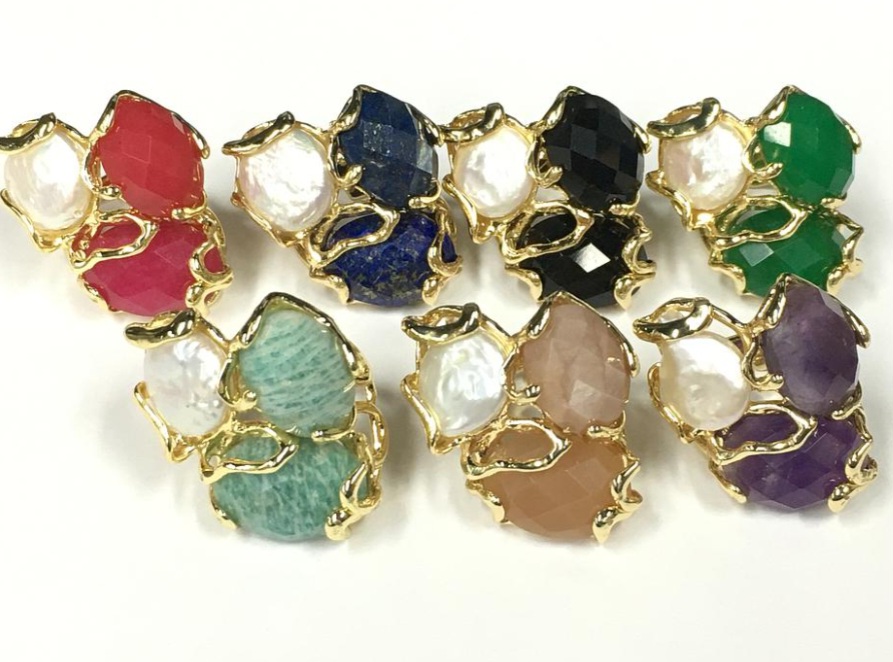 ANILLO AJUSTABLE CON PERLA Y PIEDRAS ENGARZADAS