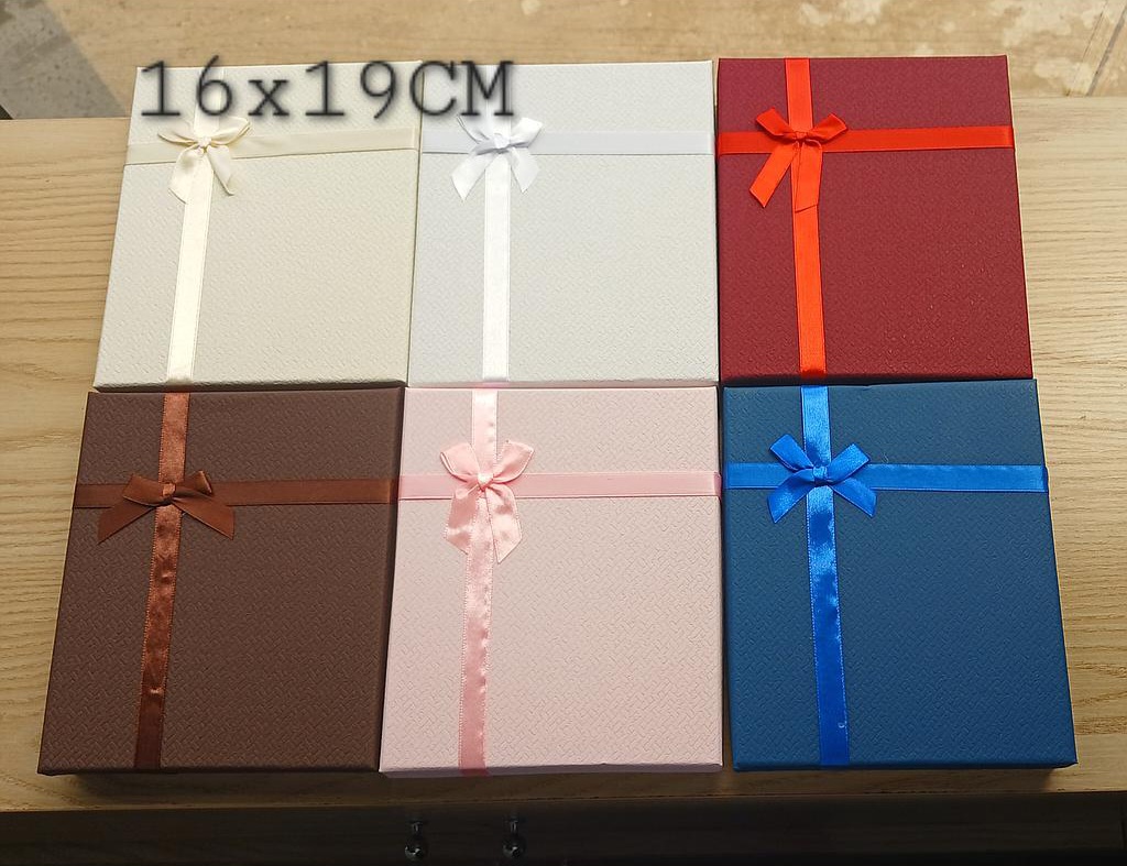CAJA PARA REGALO 16X19CM