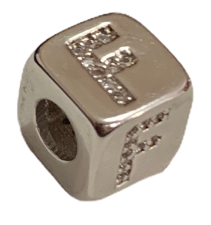 SEPARADOR LETRA F CUBICA  14X14MM