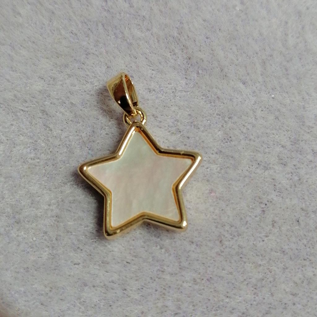 DIJE ESTRELLA ELECTROENCHAPADO  CON CONCHA NACAR