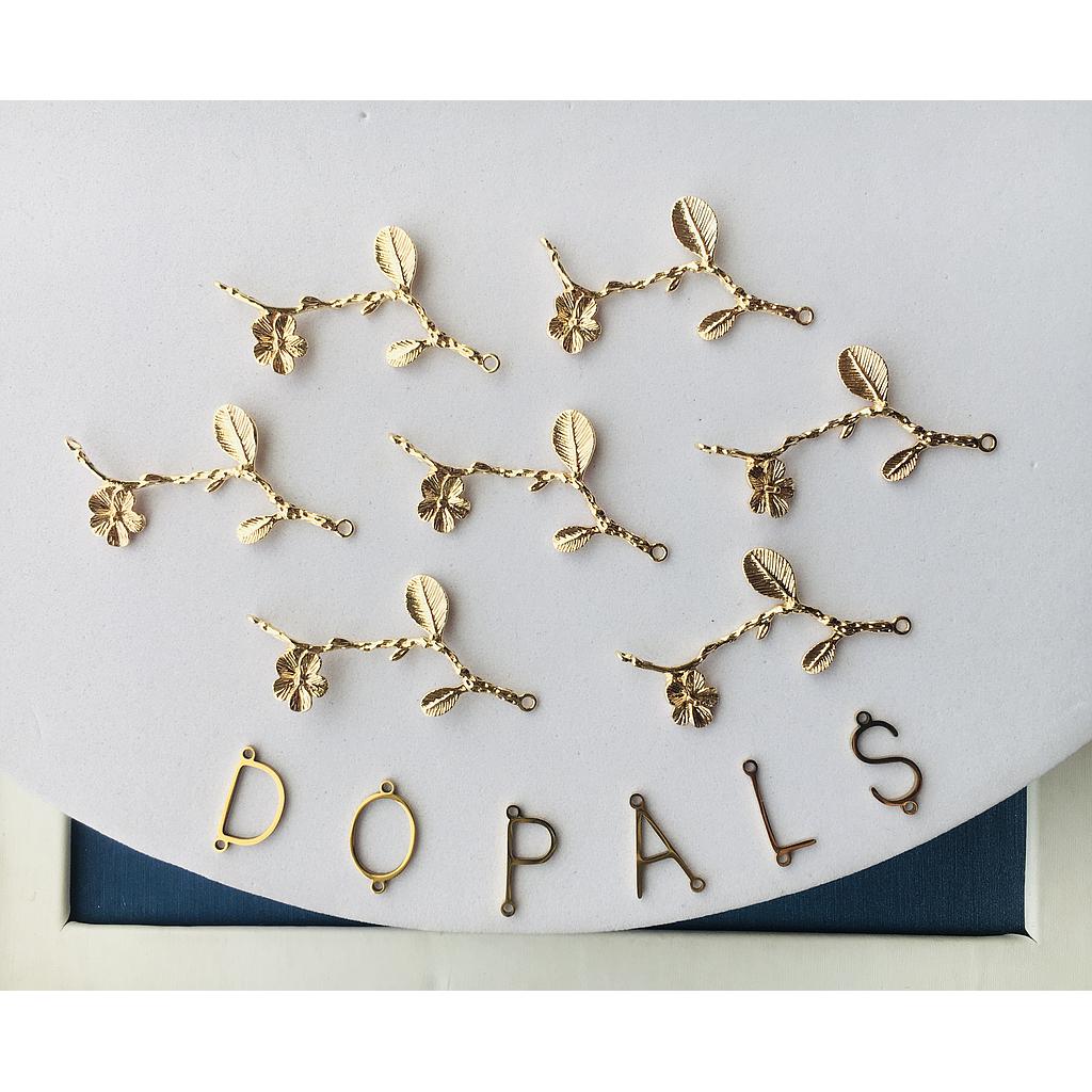 DIJE DE FLOR Y HOJAS ELECTROENCHAPADO