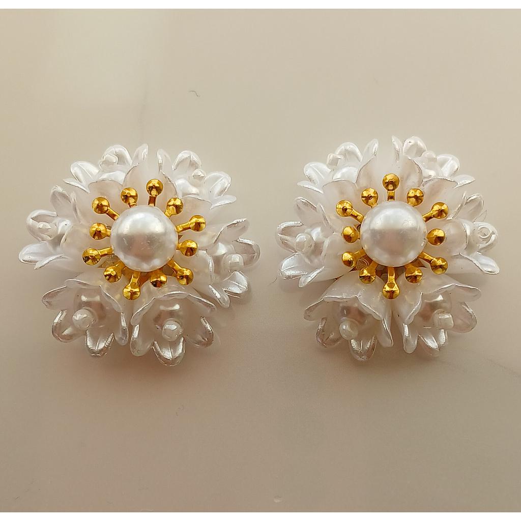 FLOR TEJIDA CON CASQUITO Y PERLA