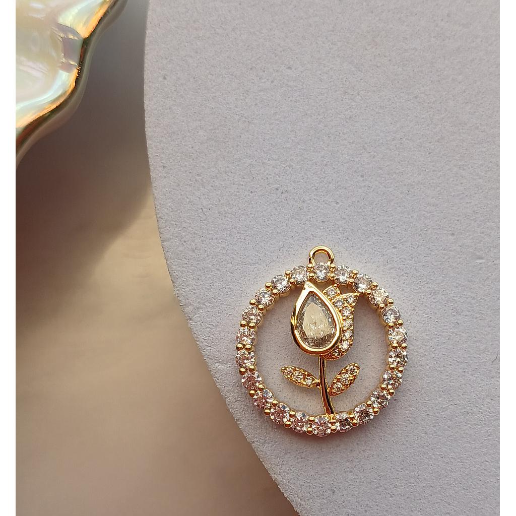 DIJE DE TULIPAN CON CIRCONES ELECTROENCHAPADO 18K