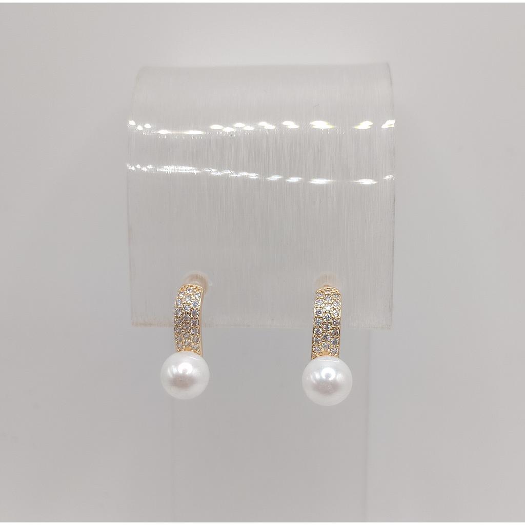 ARETE CON PERLA DE ELECTROENCHAPADO 18K