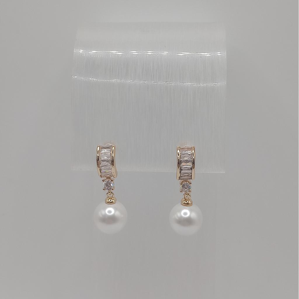 ARETE CON PERLA DE ELECTROENCHAPADO 18K