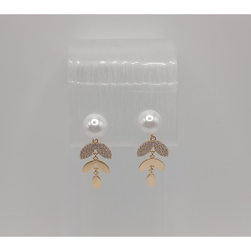 ARETE DE HOJAS CON PERLA DE ELECTROENCHAPADO 18K